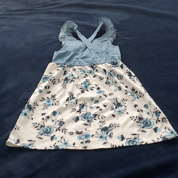 🌟🆕️ Adorable Girls Dress - Picture 3 of 11